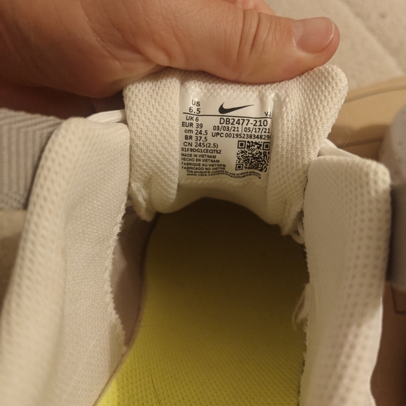 Nike Men Crater Impact Cream Orange - Picture 6 of 6